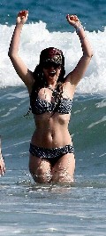 Avril Lavigne in bikini