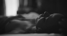 Debi Mazar nude in Arde Madrid