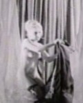 Elke Sommer nude in De quoi tu te meles Daniela!
