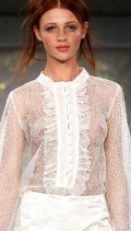 Cintia Dicker in Catwalk