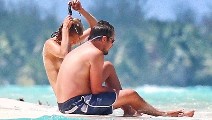 Toni Garrn nude in Paparazzi