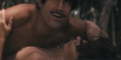 Joan Collins nude in L'arbitro