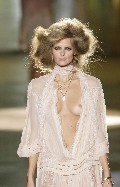 Julia Stegner in Catwalk