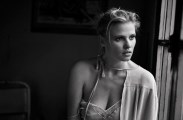 Lara Stone in photo shoot