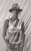 Madison Headrick in Eres