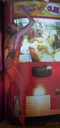 Miley Cyrus nude in Plastik
