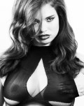 Tara Lynn in photo shoot