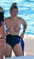 Wanda Nara nude in topless