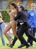 730x768, 87 KB, Marianne-Puglia_paparazzi-2008-05-001.jpg