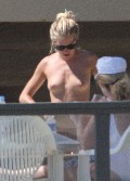1024x768, 81 KB, sienna_miller-topless-004.jpg