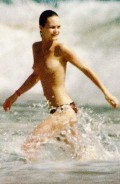 391x600, 47 KB, vanessaa_Paradis-nude_swimming-008.jpg