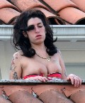 411x498, 58 KB, Amy_Winehouse-boob-oops-2011-01b.jpg