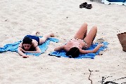 1024x768, 218 KB, Natalie_Portman_Bikini-Topless_Caribbean_Beach__30-01-2000_05.JPG