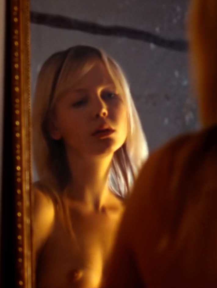 Adelaide Clemens from Generation Um... - picture - 2013_2/original/Adelaide_...