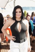 799x768, 77 KB, Ariel_Winter_clevage_at_the_Glamour_Women_of_the_Year_2016_Live_Summit_in_Los_Angeles-01.jpg