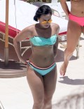 918x768, 80 KB, Demi_Lovato_-_Wearing_a_Bikini_in_Miami_Beach_-01a.jpg