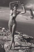 Nude roxy sternberg Julia Stiles