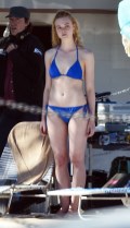 686x768, 71 KB, Elle_Fanning_-_On_the_set_of__Galveston_in_Georgia_-01.jpg
