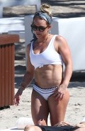 777x768, 72 KB, Hilary_Duff_-_Beach_in_Costa_Rica.jpg