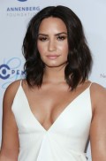 787x768, 57 KB, Demi_Lovato_wearing_a_low_cut_dress_at_Open_Mind_Gala_in_LA.jpg