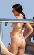 754x768, 62 KB, Kourtney_Kardashian_thong_bikini_on_a_yacht_in_France_-01.jpg