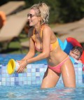 1003x768, 93 KB, Helen_Flanagan_wearing_a_bikini_by_the_pool_In_Majorca-01.jpg