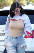 690x768, 82 KB, Kylie_Jenner_out_and_about_in_Los_Angeles_-01.jpg