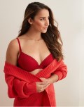 946x768, 84 KB, Aly_Raisman_photo_shoot_for_Aerie_Winter_Collection_2018.jpg
