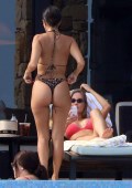 846x768, 82 KB, Kourtney_Kardashian_in_a_bikini_on_the_beach_with_her_friends_in_Mexico_2.jpg