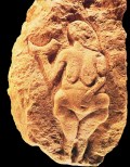 935x768, 205 KB, La_Femme_a_la_Corne__H_42_cm__Gravettien__Laussel__France-01.jpg