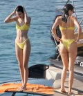 1015x768, 105 KB, Kendall_Jenner_in_a_bikini_on_a_beach_in_Mykonos,_Greece.jpg