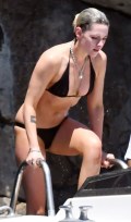705x768, 61 KB, Kristen_Stewart_-_on_a_yacht_in_a_bikini_during_a_cruise_along_the_Amalfi_Coast_Italy.jpg