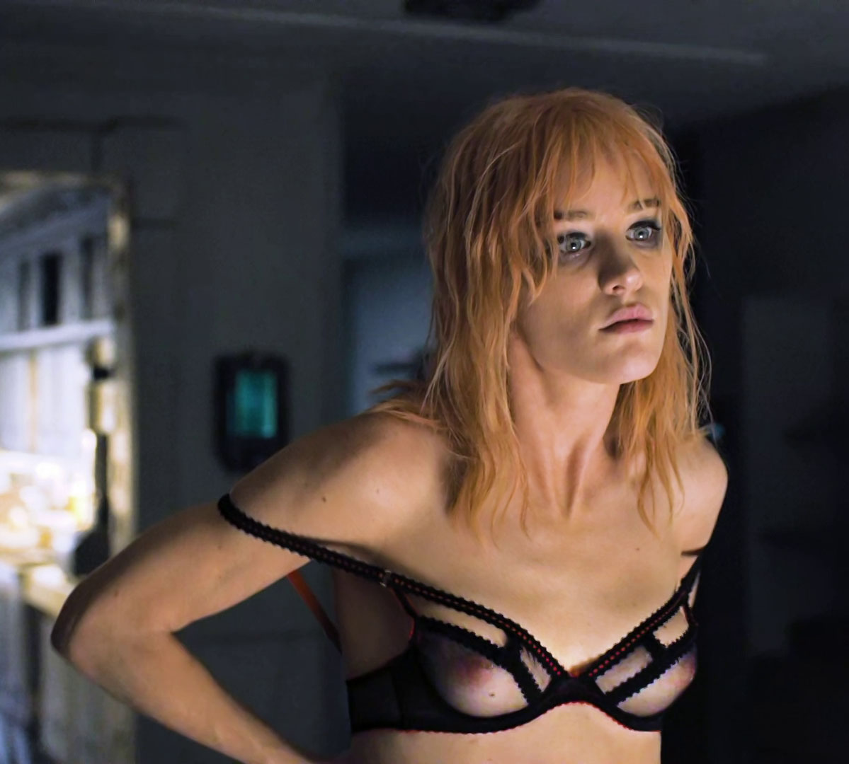 Flaunting her assets: mackenzie davis sizzles in these topless shots