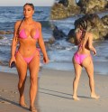1024x768, 116 KB, Kim_Kardashian_in_a_bikini_at_a_beach_in_Cabo_San_Lucas.jpg