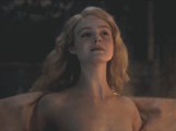 808x600, 78 KB, elle_fanning_the_great.gif