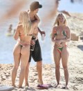 1024x768, 112 KB, Tammy_Hembrow_bikini_at_Currumbin_beach_.jpg