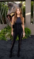 702x768, 109 KB, Leni_Klum_Jurassic_World_Dominion_premiere_-01.jpg