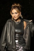 800x768, 92 KB, Rita_Ora_Arriving_to_a_restaurant_in_London_1.jpg