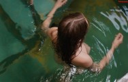 1024x768, 125 KB, Shira_Haas_-_Unorthodox_s01e02__3.jpg