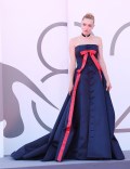 918x768, 57 KB, Amanda_Seyfried_at_The_Testament_of_Ann_Lee_red_carpet_during_te_82nd_Venice_Film_1.jpg